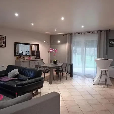 Evasion Nature Avec Et Piscine - Maison Spacieuse A 47200 Ferienhaus